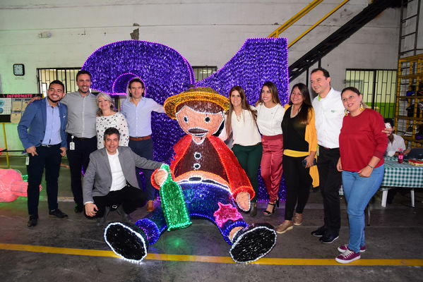 Rueda de prensa del Alumbrado Navideño
Rueda de prensa del Alumbrado Navideño
Fecha: Octubre 17 2019.
Para descargar esta fotografía en alta resolución, haga clic sobre la imagen hasta que la misma se despliegue en la pantalla completa; luego dé clic derecho y elija la opción "guardar imagen como". 
En caso de publicación por cualquier medio, solicitamos acompañarla del crédito: "Foto EPM"
Palabras clave: Rueda de prensa del Alumbrado Navideño