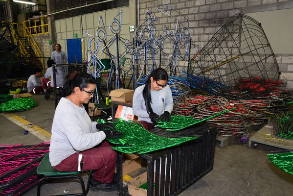 Rueda de prensa del Alumbrado Navideño
Rueda de prensa del Alumbrado Navideño
Fecha: Octubre 17 2019.
Para descargar esta fotografía en alta resolución, haga clic sobre la imagen hasta que la misma se despliegue en la pantalla completa; luego dé clic derecho y elija la opción "guardar imagen como". 
En caso de publicación por cualquier medio, solicitamos acompañarla del crédito: "Foto EPM"
Palabras clave: Rueda de prensa del Alumbrado Navideño