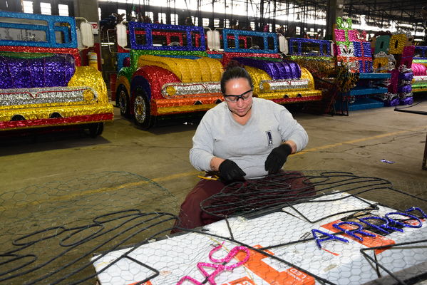 Rueda de prensa del Alumbrado Navideño
Rueda de prensa del Alumbrado Navideño
Fecha: Octubre 17 2019.
Para descargar esta fotografía en alta resolución, haga clic sobre la imagen hasta que la misma se despliegue en la pantalla completa; luego dé clic derecho y elija la opción "guardar imagen como". 
En caso de publicación por cualquier medio, solicitamos acompañarla del crédito: "Foto EPM"
Palabras clave: Rueda de prensa del Alumbrado Navideño