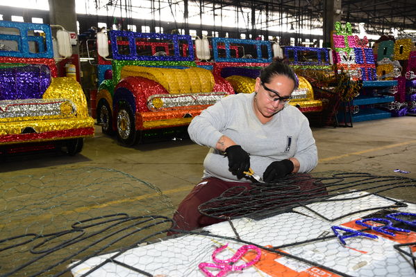 Rueda de prensa del Alumbrado Navideño
Rueda de prensa del Alumbrado Navideño
Fecha: Octubre 17 2019.
Para descargar esta fotografía en alta resolución, haga clic sobre la imagen hasta que la misma se despliegue en la pantalla completa; luego dé clic derecho y elija la opción "guardar imagen como". 
En caso de publicación por cualquier medio, solicitamos acompañarla del crédito: "Foto EPM"
Palabras clave: Rueda de prensa del Alumbrado Navideño