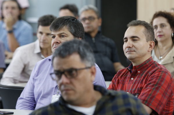 Años de servicio 20 y 25 años 
Años de servicio 20 y 25 años 
Fecha: Octubre 18 2019
Para descargar esta fotografía en alta resolución, haga clic sobre la imagen hasta que la misma se despliegue en la pantalla completa; luego dé clic derecho y elija la opción "guardar imagen como".
En caso de publicación por cualquier medio, solicitamos acompañarla del crédito: "Foto EPM"
Palabras clave: Años de servicio 20 y 25 años