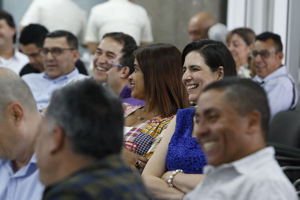 Años de servicio 20 y 25 años 
Años de servicio 20 y 25 años 
Fecha: Octubre 18 2019
Para descargar esta fotografía en alta resolución, haga clic sobre la imagen hasta que la misma se despliegue en la pantalla completa; luego dé clic derecho y elija la opción "guardar imagen como".
En caso de publicación por cualquier medio, solicitamos acompañarla del crédito: "Foto EPM"
Palabras clave: Años de servicio 20 y 25 años