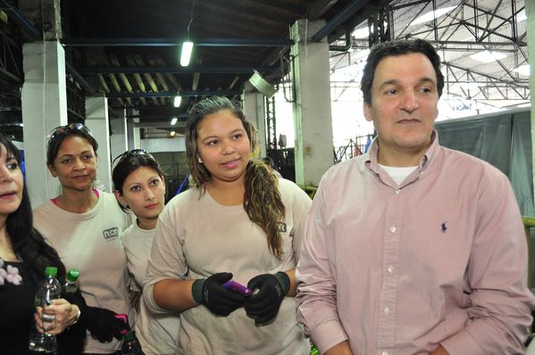 Rueda de prensa de Alumbrado Navideño
Rueda de prensa de Alumbrado Navideño
Fecha: Octubre 29 de 2013. 
Para descargar esta fotografía en alta resolución, haga clic sobre la imagen hasta que la misma se despliegue en la pantalla completa; luego dé clic derecho y elija la opción "guardar imagen como". 
En caso de publicación por cualquier medio, solicitamos acompañarla del crédito: "Foto EPM"
Palabras clave: Rueda prensa Alumbrado Navideño