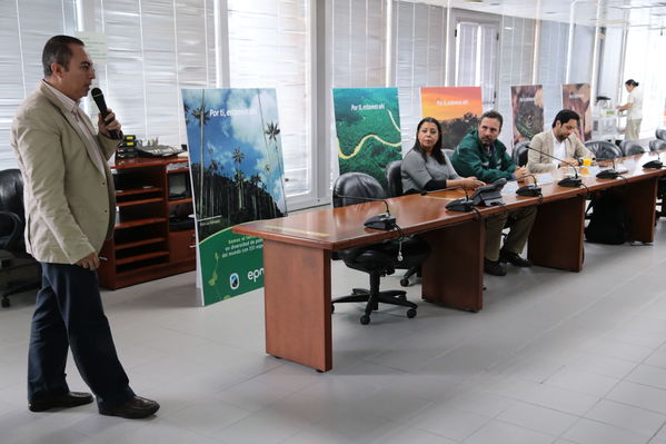 Firma de convenio con Corpourabá
Firma de convenio con Corpourabá
Fecha: Septiembre 12 de 2017
Para descargar esta fotografía en alta resolución, haga clic sobre la imagen hasta que la misma se despliegue en la pantalla completa; luego dé clic derecho y elija la opción "guardar imagen como". 
En caso de publicación por cualquier medio, solicitamos acompañarla del crédito: "Foto EPM"
Palabras clave: Firma convenio Corpourabá