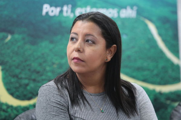 Firma de convenio con Corpourabá
Firma de convenio con Corpourabá
Fecha: Septiembre 12 de 2017
Para descargar esta fotografía en alta resolución, haga clic sobre la imagen hasta que la misma se despliegue en la pantalla completa; luego dé clic derecho y elija la opción "guardar imagen como". 
En caso de publicación por cualquier medio, solicitamos acompañarla del crédito: "Foto EPM"
Palabras clave: Firma convenio Corpourabá