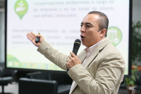 Firma de convenio con Corpourabá
Firma de convenio con Corpourabá
Fecha: Septiembre 12 de 2017
Para descargar esta fotografía en alta resolución, haga clic sobre la imagen hasta que la misma se despliegue en la pantalla completa; luego dé clic derecho y elija la opción "guardar imagen como". 
En caso de publicación por cualquier medio, solicitamos acompañarla del crédito: "Foto EPM"
Palabras clave: Firma convenio Corpourabá