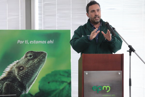 Firma de convenio con Corpourabá
Firma de convenio con Corpourabá
Fecha: Septiembre 12 de 2017
Para descargar esta fotografía en alta resolución, haga clic sobre la imagen hasta que la misma se despliegue en la pantalla completa; luego dé clic derecho y elija la opción "guardar imagen como". 
En caso de publicación por cualquier medio, solicitamos acompañarla del crédito: "Foto EPM"
Palabras clave: Firma convenio Corpourabá