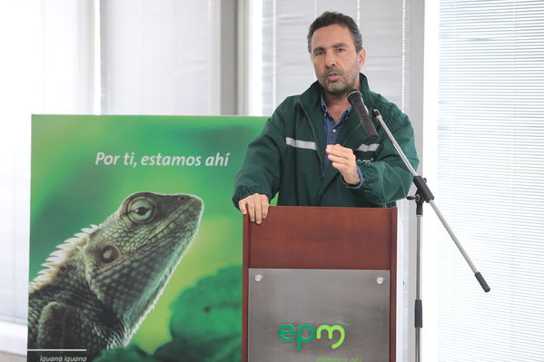 Firma de convenio con Corpourabá
Firma de convenio con Corpourabá
Fecha: Septiembre 12 de 2017
Para descargar esta fotografía en alta resolución, haga clic sobre la imagen hasta que la misma se despliegue en la pantalla completa; luego dé clic derecho y elija la opción "guardar imagen como". 
En caso de publicación por cualquier medio, solicitamos acompañarla del crédito: "Foto EPM"
Palabras clave: Firma convenio Corpourabá