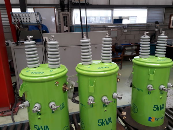 Transformadores energía en aceite vegetal
Transformadores energía en aceite vegetal.
Fecha: Septiembre 12  2018.
Para descargar esta fotografía en alta resolución, haga clic sobre la imagen hasta que la misma se despliegue en la pantalla completa; luego dé clic derecho y elija la opción "guardar imagen como". 
En caso de publicación por cualquier medio, solicitamos acompañarla del crédito: "Foto EPM"
Palabras clave: Transformadores energía aceite vegetal