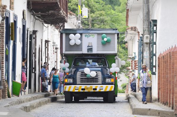 20 años gas natural EPM
20 años gas natural EPM
Fecha: Septiembre 5 2018.
Para descargar esta fotografía en alta resolución, haga clic sobre la imagen hasta que la misma se despliegue en la pantalla completa; luego dé clic derecho y elija la opción "guardar imagen como". 
En caso de publicación por cualquier medio, solicitamos acompañarla del crédito: "Foto EPM"
Palabras clave: 20 años gas natural EPM