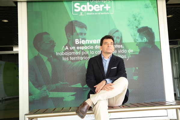 Evento Saber +
Evento Saber +
Fecha: Septiembre 7 de 2017
Para descargar esta fotografía en alta resolución, haga clic sobre la imagen hasta que la misma se despliegue en la pantalla completa; luego dé clic derecho y elija la opción "guardar imagen como". 
En caso de publicación por cualquier medio, solicitamos acompañarla del crédito: "Foto EPM"
Nuevo rol de la ingeniería
Palabras clave: Evento Saber mas Nuevo rol ingeniería