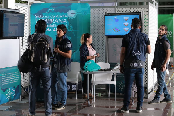 Evento Saber +
Evento Saber +
Fecha: Septiembre 7 de 2017
Para descargar esta fotografía en alta resolución, haga clic sobre la imagen hasta que la misma se despliegue en la pantalla completa; luego dé clic derecho y elija la opción "guardar imagen como". 
En caso de publicación por cualquier medio, solicitamos acompañarla del crédito: "Foto EPM"
Muestra de tecnología
Palabras clave: Evento Saber mas Muestra tecnología