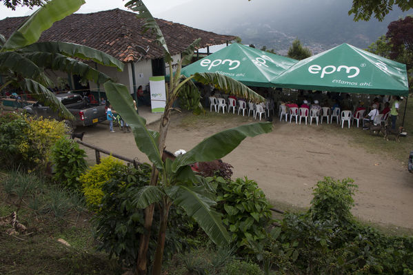 Socialización Ramal Caldas-Amagá
Socialización Ramal Caldas-Amagá
Fecha: Septiembre 10 de 2016
Para descargar esta fotografía en alta resolución, haga clic sobre la imagen hasta que la misma se despliegue en la pantalla completa; luego dé clic derecho y elija la opción "guardar imagen como". 
En caso de publicación por cualquier medio, solicitamos acompañarla del crédito: "Foto EPM"
Palabras clave: Socialización Ramal Caldas Amagá