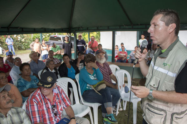 Socialización Ramal Caldas-Amagá
Socialización Ramal Caldas-Amagá
Fecha: Septiembre 10 de 2016
Para descargar esta fotografía en alta resolución, haga clic sobre la imagen hasta que la misma se despliegue en la pantalla completa; luego dé clic derecho y elija la opción "guardar imagen como". 
En caso de publicación por cualquier medio, solicitamos acompañarla del crédito: "Foto EPM"
Palabras clave: Socialización Ramal Caldas Amagá