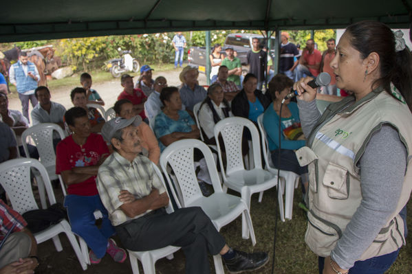 Socialización Ramal Caldas-Amagá
Socialización Ramal Caldas-Amagá
Fecha: Septiembre 10 de 2016
Para descargar esta fotografía en alta resolución, haga clic sobre la imagen hasta que la misma se despliegue en la pantalla completa; luego dé clic derecho y elija la opción "guardar imagen como". 
En caso de publicación por cualquier medio, solicitamos acompañarla del crédito: "Foto EPM"
Palabras clave: Socialización Ramal Caldas Amagá