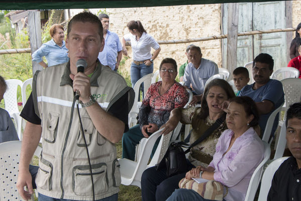 Socialización Ramal Caldas-Amagá
Socialización Ramal Caldas-Amagá
Fecha: Septiembre 10 de 2016
Para descargar esta fotografía en alta resolución, haga clic sobre la imagen hasta que la misma se despliegue en la pantalla completa; luego dé clic derecho y elija la opción "guardar imagen como". 
En caso de publicación por cualquier medio, solicitamos acompañarla del crédito: "Foto EPM"
Palabras clave: Socialización Ramal Caldas Amagá