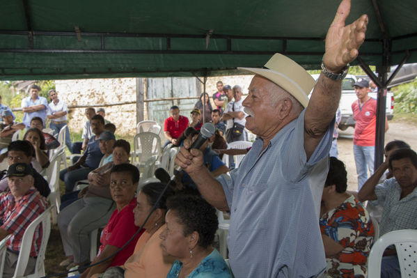 Socialización Ramal Caldas-Amagá
Socialización Ramal Caldas-Amagá
Fecha: Septiembre 10 de 2016
Para descargar esta fotografía en alta resolución, haga clic sobre la imagen hasta que la misma se despliegue en la pantalla completa; luego dé clic derecho y elija la opción "guardar imagen como". 
En caso de publicación por cualquier medio, solicitamos acompañarla del crédito: "Foto EPM"
Palabras clave: Socialización Ramal Caldas Amagá