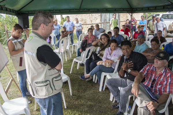 Socialización Ramal Caldas-Amagá
Socialización Ramal Caldas-Amagá
Fecha: Septiembre 10 de 2016
Para descargar esta fotografía en alta resolución, haga clic sobre la imagen hasta que la misma se despliegue en la pantalla completa; luego dé clic derecho y elija la opción "guardar imagen como". 
En caso de publicación por cualquier medio, solicitamos acompañarla del crédito: "Foto EPM"
Palabras clave: Socialización Ramal Caldas Amagá