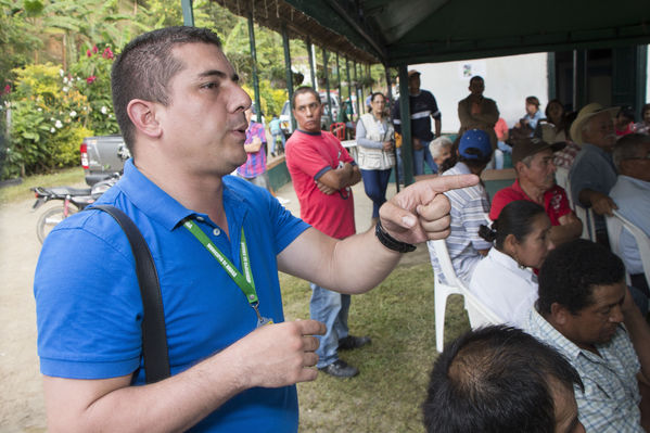 Socialización Ramal Caldas-Amagá
Socialización Ramal Caldas-Amagá
Fecha: Septiembre 10 de 2016
Para descargar esta fotografía en alta resolución, haga clic sobre la imagen hasta que la misma se despliegue en la pantalla completa; luego dé clic derecho y elija la opción "guardar imagen como". 
En caso de publicación por cualquier medio, solicitamos acompañarla del crédito: "Foto EPM"
Palabras clave: Socialización Ramal Caldas Amagá