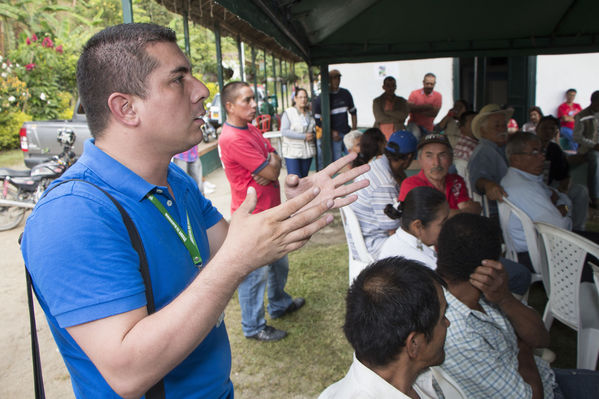 Socialización Ramal Caldas-Amagá
Socialización Ramal Caldas-Amagá
Fecha: Septiembre 10 de 2016
Para descargar esta fotografía en alta resolución, haga clic sobre la imagen hasta que la misma se despliegue en la pantalla completa; luego dé clic derecho y elija la opción "guardar imagen como". 
En caso de publicación por cualquier medio, solicitamos acompañarla del crédito: "Foto EPM"
Palabras clave: Socialización Ramal Caldas Amagá