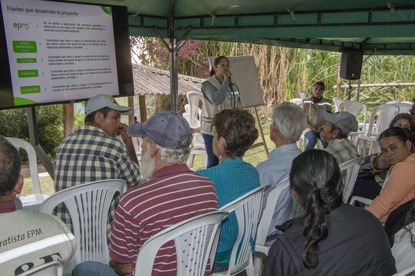 Socialización Ramal Caldas-Amagá
Socialización Ramal Caldas-Amagá
Fecha: Septiembre 10 de 2016
Para descargar esta fotografía en alta resolución, haga clic sobre la imagen hasta que la misma se despliegue en la pantalla completa; luego dé clic derecho y elija la opción "guardar imagen como". 
En caso de publicación por cualquier medio, solicitamos acompañarla del crédito: "Foto EPM"
Palabras clave: Socialización Ramal Caldas Amagá