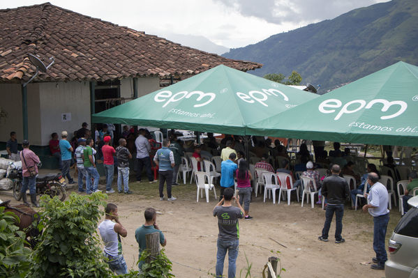 Socialización Ramal Caldas-Amagá
Socialización Ramal Caldas-Amagá
Fecha: Septiembre 10 de 2016
Para descargar esta fotografía en alta resolución, haga clic sobre la imagen hasta que la misma se despliegue en la pantalla completa; luego dé clic derecho y elija la opción "guardar imagen como". 
En caso de publicación por cualquier medio, solicitamos acompañarla del crédito: "Foto EPM"
Palabras clave: Socialización Ramal Caldas Amagá