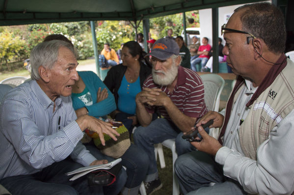 Socialización Ramal Caldas-Amagá
Socialización Ramal Caldas-Amagá
Fecha: Septiembre 10 de 2016
Para descargar esta fotografía en alta resolución, haga clic sobre la imagen hasta que la misma se despliegue en la pantalla completa; luego dé clic derecho y elija la opción "guardar imagen como". 
En caso de publicación por cualquier medio, solicitamos acompañarla del crédito: "Foto EPM"
Palabras clave: Socialización Ramal Caldas Amagá