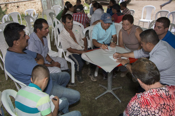 Socialización Ramal Caldas-Amagá
Socialización Ramal Caldas-Amagá
Fecha: Septiembre 10 de 2016
Para descargar esta fotografía en alta resolución, haga clic sobre la imagen hasta que la misma se despliegue en la pantalla completa; luego dé clic derecho y elija la opción "guardar imagen como". 
En caso de publicación por cualquier medio, solicitamos acompañarla del crédito: "Foto EPM"
Palabras clave: Socialización Ramal Caldas Amagá