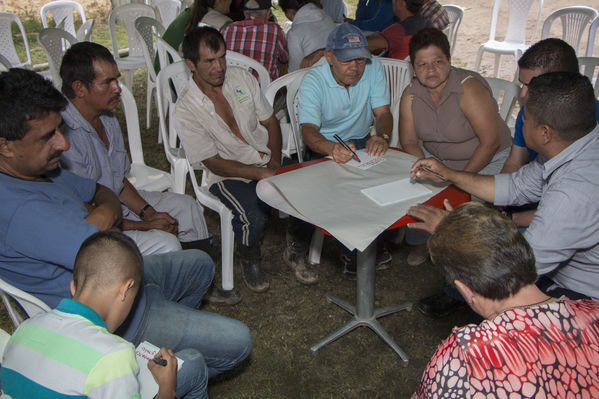 Socialización Ramal Caldas-Amagá
Socialización Ramal Caldas-Amagá
Fecha: Septiembre 10 de 2016
Para descargar esta fotografía en alta resolución, haga clic sobre la imagen hasta que la misma se despliegue en la pantalla completa; luego dé clic derecho y elija la opción "guardar imagen como". 
En caso de publicación por cualquier medio, solicitamos acompañarla del crédito: "Foto EPM"
Palabras clave: Socialización Ramal Caldas Amagá