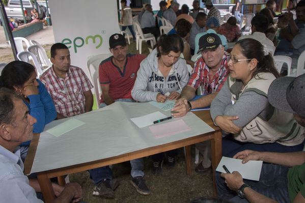 Socialización Ramal Caldas-Amagá
Socialización Ramal Caldas-Amagá
Fecha: Septiembre 10 de 2016
Para descargar esta fotografía en alta resolución, haga clic sobre la imagen hasta que la misma se despliegue en la pantalla completa; luego dé clic derecho y elija la opción "guardar imagen como". 
En caso de publicación por cualquier medio, solicitamos acompañarla del crédito: "Foto EPM"
Palabras clave: Socialización Ramal Caldas Amagá