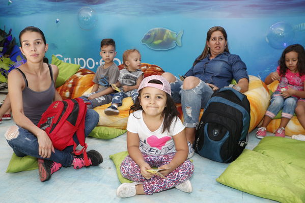 Feria del Libro - Stand - Biblioteca EPM
Feria del Libro - Stand - Biblioteca EPM
Fecha: Septiembre 14 de 2016
Para descargar esta fotografía en alta resolución, haga clic sobre la imagen hasta que la misma se despliegue en la pantalla completa; luego dé clic derecho y elija la opción "guardar imagen como". 
En caso de publicación por cualquier medio, solicitamos acompañarla del crédito: "Foto EPM"
Palabras clave: Feria Libro Stand Biblioteca EPM