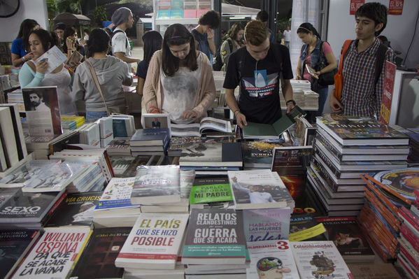 Feria del Libro - Stand - Biblioteca EPM
Feria del Libro - Stand - Biblioteca EPM
Fecha: Septiembre 14 de 2016
Para descargar esta fotografía en alta resolución, haga clic sobre la imagen hasta que la misma se despliegue en la pantalla completa; luego dé clic derecho y elija la opción "guardar imagen como". 
En caso de publicación por cualquier medio, solicitamos acompañarla del crédito: "Foto EPM"
Palabras clave: Feria Libro Stand Biblioteca EPM