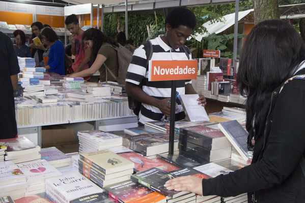 Feria del Libro - Stand - Biblioteca EPM
Feria del Libro - Stand - Biblioteca EPM
Fecha: Septiembre 14 de 2016
Para descargar esta fotografía en alta resolución, haga clic sobre la imagen hasta que la misma se despliegue en la pantalla completa; luego dé clic derecho y elija la opción "guardar imagen como". 
En caso de publicación por cualquier medio, solicitamos acompañarla del crédito: "Foto EPM"
Palabras clave: Feria Libro Stand Biblioteca EPM