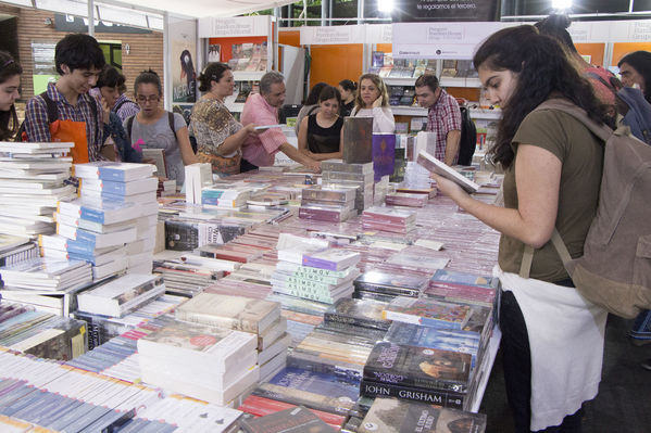 Feria del Libro - Stand - Biblioteca EPM
Feria del Libro - Stand - Biblioteca EPM
Fecha: Septiembre 14 de 2016
Para descargar esta fotografía en alta resolución, haga clic sobre la imagen hasta que la misma se despliegue en la pantalla completa; luego dé clic derecho y elija la opción "guardar imagen como". 
En caso de publicación por cualquier medio, solicitamos acompañarla del crédito: "Foto EPM"
Palabras clave: Feria Libro Stand Biblioteca EPM