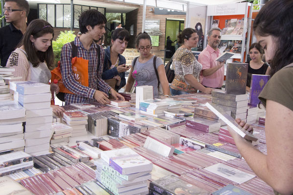 Feria del Libro - Stand - Biblioteca EPM
Feria del Libro - Stand - Biblioteca EPM
Fecha: Septiembre 14 de 2016
Para descargar esta fotografía en alta resolución, haga clic sobre la imagen hasta que la misma se despliegue en la pantalla completa; luego dé clic derecho y elija la opción "guardar imagen como". 
En caso de publicación por cualquier medio, solicitamos acompañarla del crédito: "Foto EPM"
Palabras clave: Feria Libro Stand Biblioteca EPM