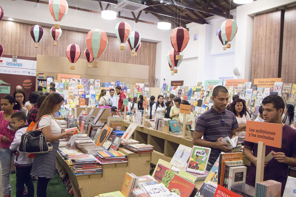 Feria del Libro - Stand - Biblioteca EPM
Feria del Libro - Stand - Biblioteca EPM
Fecha: Septiembre 14 de 2016
Para descargar esta fotografía en alta resolución, haga clic sobre la imagen hasta que la misma se despliegue en la pantalla completa; luego dé clic derecho y elija la opción "guardar imagen como". 
En caso de publicación por cualquier medio, solicitamos acompañarla del crédito: "Foto EPM"
Palabras clave: Feria Libro Stand Biblioteca EPM