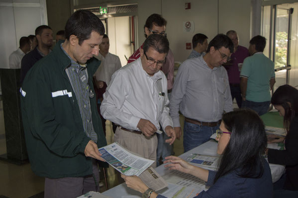 Taller Reglamento Técnico Aguas – RAS
Taller Reglamento Técnico Aguas – RAS
Fecha: Septiembre 16 de 2016
Para descargar esta fotografía en alta resolución, haga clic sobre la imagen hasta que la misma se despliegue en la pantalla completa; luego dé clic derecho y elija la opción "guardar imagen como". 
En caso de publicación por cualquier medio, solicitamos acompañarla del crédito: "Foto EPM"
Palabras clave: Taller Reglamento Técnico Aguas – RAS