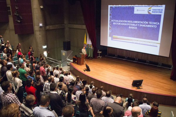 Taller Reglamento Técnico Aguas – RAS
Taller Reglamento Técnico Aguas – RAS
Fecha: Septiembre 16 de 2016
Para descargar esta fotografía en alta resolución, haga clic sobre la imagen hasta que la misma se despliegue en la pantalla completa; luego dé clic derecho y elija la opción "guardar imagen como". 
En caso de publicación por cualquier medio, solicitamos acompañarla del crédito: "Foto EPM"
Palabras clave: Taller Reglamento Técnico Aguas RAS