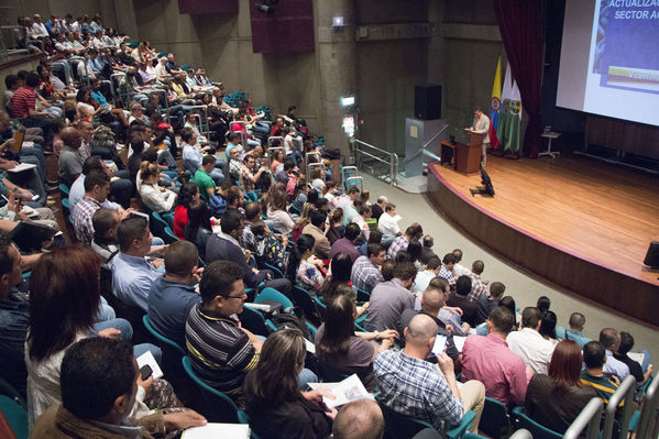 Taller Reglamento Técnico Aguas – RAS
Taller Reglamento Técnico Aguas – RAS
Fecha: Septiembre 16 de 2016
Para descargar esta fotografía en alta resolución, haga clic sobre la imagen hasta que la misma se despliegue en la pantalla completa; luego dé clic derecho y elija la opción "guardar imagen como". 
En caso de publicación por cualquier medio, solicitamos acompañarla del crédito: "Foto EPM"
Palabras clave: Taller Reglamento Técnico Aguas RAS