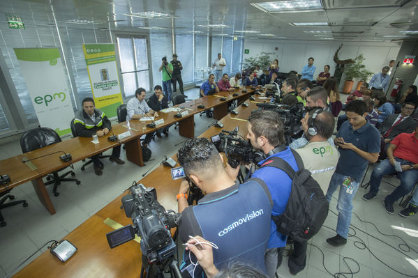 EPM – Medellín de pista
EPM – Medellín de pista
Fecha: Septiembre 16 de 2016
Para descargar esta fotografía en alta resolución, haga clic sobre la imagen hasta que la misma se despliegue en la pantalla completa; luego dé clic derecho y elija la opción "guardar imagen como". 
En caso de publicación por cualquier medio, solicitamos acompañarla del crédito: "Foto EPM"
Palabras clave: EPM Medellín pista