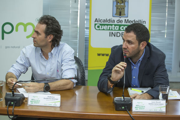 EPM – Medellín de pista
EPM – Medellín de pista
Fecha: Septiembre 16 de 2016
Para descargar esta fotografía en alta resolución, haga clic sobre la imagen hasta que la misma se despliegue en la pantalla completa; luego dé clic derecho y elija la opción "guardar imagen como". 
En caso de publicación por cualquier medio, solicitamos acompañarla del crédito: "Foto EPM"
Palabras clave: EPM Medellín pista