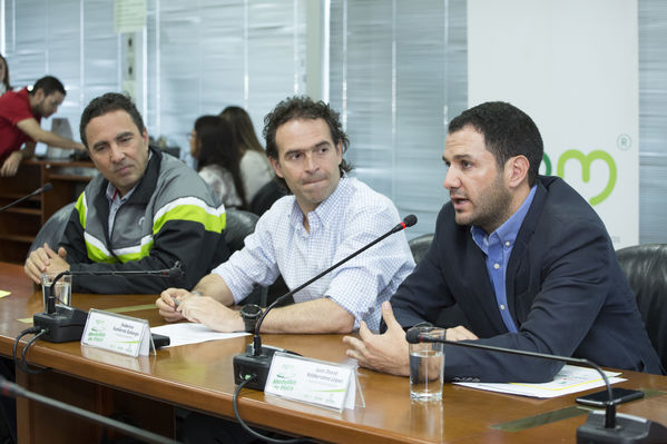 EPM – Medellín de pista
EPM – Medellín de pista
Fecha: Septiembre 16 de 2016
Para descargar esta fotografía en alta resolución, haga clic sobre la imagen hasta que la misma se despliegue en la pantalla completa; luego dé clic derecho y elija la opción "guardar imagen como". 
En caso de publicación por cualquier medio, solicitamos acompañarla del crédito: "Foto EPM"
Palabras clave: EPM Medellín pista