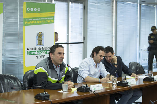 EPM – Medellín de pista
EPM – Medellín de pista
Fecha: Septiembre 16 de 2016
Para descargar esta fotografía en alta resolución, haga clic sobre la imagen hasta que la misma se despliegue en la pantalla completa; luego dé clic derecho y elija la opción "guardar imagen como". 
En caso de publicación por cualquier medio, solicitamos acompañarla del crédito: "Foto EPM"
Palabras clave: EPM Medellín pista
