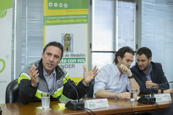 EPM – Medellín de pista
EPM – Medellín de pista
Fecha: Septiembre 16 de 2016
Para descargar esta fotografía en alta resolución, haga clic sobre la imagen hasta que la misma se despliegue en la pantalla completa; luego dé clic derecho y elija la opción "guardar imagen como". 
En caso de publicación por cualquier medio, solicitamos acompañarla del crédito: "Foto EPM"
Palabras clave: EPM Medellín pista