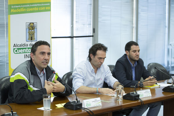 EPM – Medellín de pista
EPM – Medellín de pista
Fecha: Septiembre 16 de 2016
Para descargar esta fotografía en alta resolución, haga clic sobre la imagen hasta que la misma se despliegue en la pantalla completa; luego dé clic derecho y elija la opción "guardar imagen como". 
En caso de publicación por cualquier medio, solicitamos acompañarla del crédito: "Foto EPM"
Palabras clave: EPM Medellín pista