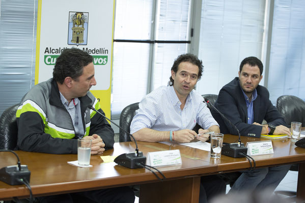 EPM – Medellín de pista
EPM – Medellín de pista
Fecha: Septiembre 16 de 2016
Para descargar esta fotografía en alta resolución, haga clic sobre la imagen hasta que la misma se despliegue en la pantalla completa; luego dé clic derecho y elija la opción "guardar imagen como". 
En caso de publicación por cualquier medio, solicitamos acompañarla del crédito: "Foto EPM"
Palabras clave: EPM Medellín pista