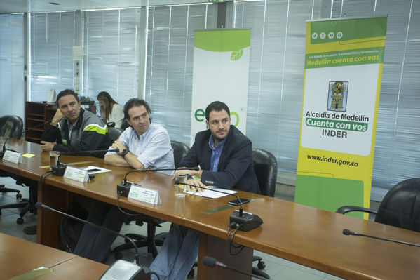 EPM – Medellín de pista
EPM – Medellín de pista
Fecha: Septiembre 16 de 2016
Para descargar esta fotografía en alta resolución, haga clic sobre la imagen hasta que la misma se despliegue en la pantalla completa; luego dé clic derecho y elija la opción "guardar imagen como". 
En caso de publicación por cualquier medio, solicitamos acompañarla del crédito: "Foto EPM"
Palabras clave: EPM Medellín pista