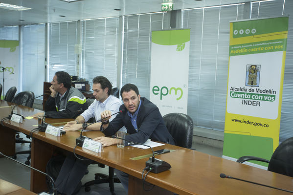 EPM – Medellín de pista
EPM – Medellín de pista
Fecha: Septiembre 16 de 2016
Para descargar esta fotografía en alta resolución, haga clic sobre la imagen hasta que la misma se despliegue en la pantalla completa; luego dé clic derecho y elija la opción "guardar imagen como". 
En caso de publicación por cualquier medio, solicitamos acompañarla del crédito: "Foto EPM"
Palabras clave: EPM Medellín pista
