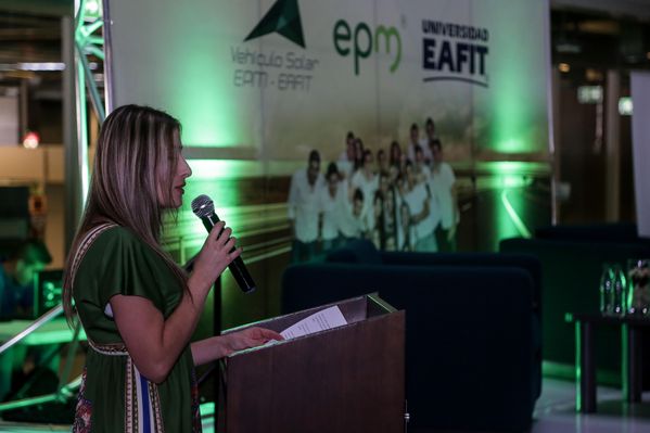 Despedida a la tripulación del vehículo solar EPM-Eafit  
Despedida a la tripulación del vehículo solar EPM-Eafit           
Fecha: Septiembre 24 de 2015
Para descargar esta fotografía en alta resolución, haga clic sobre la imagen hasta que la misma se despliegue en la pantalla completa; luego dé clic derecho y elija la opción "guardar imagen como". 
En caso de publicación por cualquier medio, solicitamos acompañarla del crédito: "Foto EPM"

Palabras clave: Despedida tripulación vehículo solar EPM Eafit