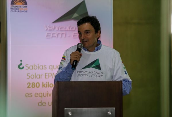 Despedida a la tripulación del vehículo solar EPM-Eafit  
Despedida a la tripulación del vehículo solar EPM-Eafit           
Fecha: Septiembre 24 de 2015
Para descargar esta fotografía en alta resolución, haga clic sobre la imagen hasta que la misma se despliegue en la pantalla completa; luego dé clic derecho y elija la opción "guardar imagen como". 
En caso de publicación por cualquier medio, solicitamos acompañarla del crédito: "Foto EPM"

Palabras clave: Despedida tripulación vehículo solar EPM Eafit